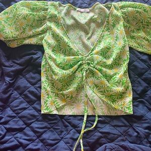 Beautiful crop top from zara with puffy arms